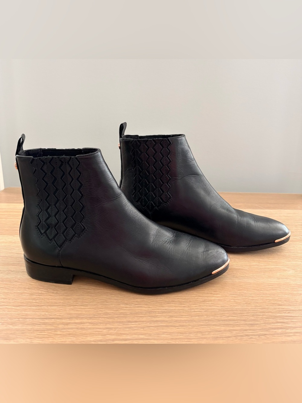 Ted Baker Black Leather Chelsea Boots Rose Gold Size 35.5
